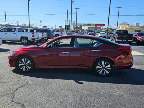 More photos of 2022 Nissan Altima 2.5 SL at Hyundai Warner Robins, GA