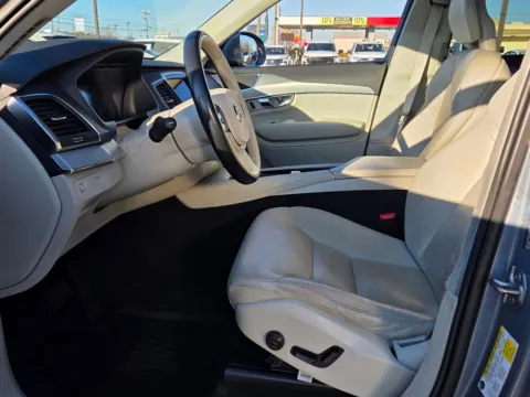 More photos of 2021 Volvo XC90 T5 Momentum at Hyundai Warner Robins, GA