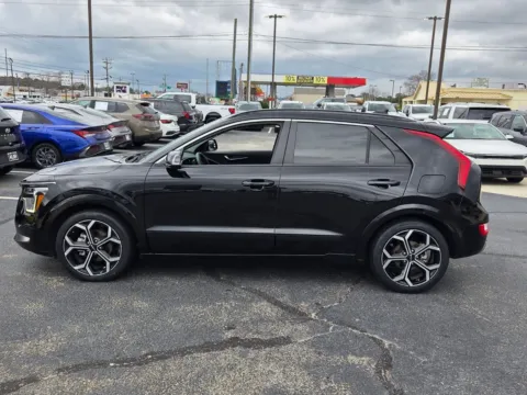 More photos of 2023 Kia Niro EX Touring at Hyundai Warner Robins, GA