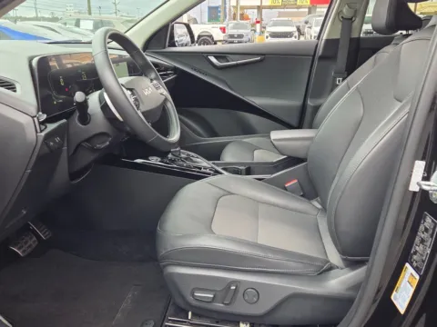 More photos of 2023 Kia Niro EX Touring at Hyundai Warner Robins, GA