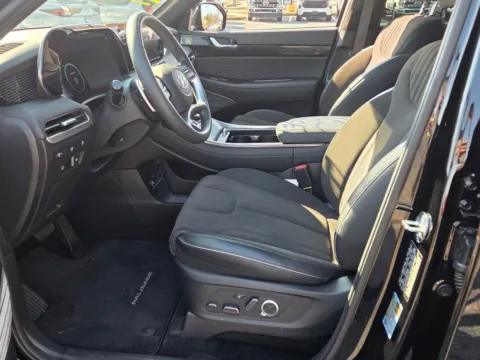More photos of 2025 Hyundai Palisade Calligraphy Night Edition at Hyundai Warner Robins, GA