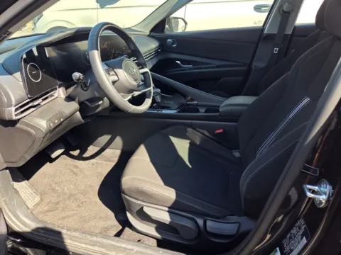 More photos of 2023 Hyundai Elantra SEL at Hyundai Warner Robins, GA