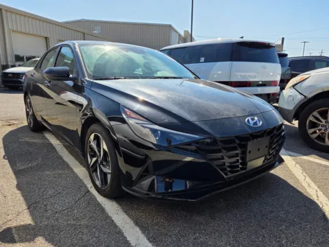 Black 2023 Hyundai Elantra SEL for sale in Warner Robins, GA