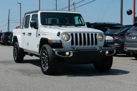 More photos of 2023 Jeep Gladiator Overland at Hyundai Warner Robins, GA