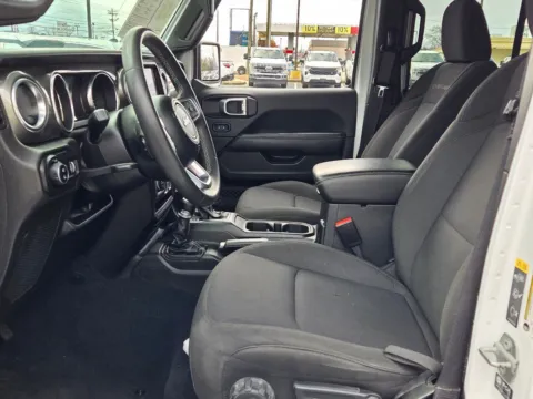 More photos of 2023 Jeep Gladiator Overland at Hyundai Warner Robins, GA