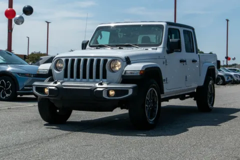 Photos of 2023 Jeep Gladiator Overland for sale in Warner Robins, GA at Hyundai Warner Robins