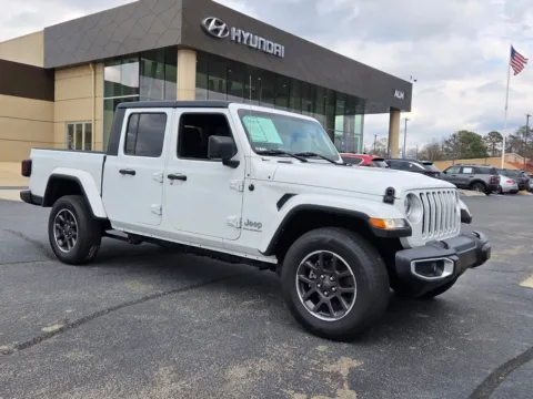 White 2023 Jeep Gladiator Overland for sale in Warner Robins, GA