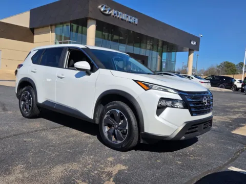 White 2025 Nissan Rogue SV for sale in Warner Robins, GA