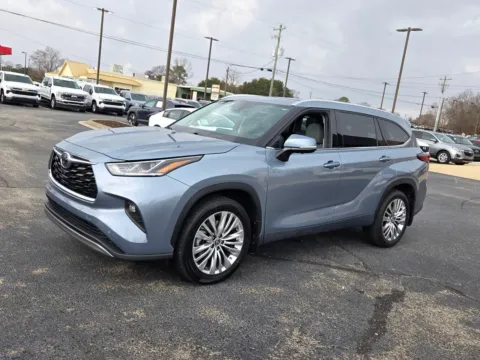 Another view of 2024 Toyota Highlander Platinum for sale in Warner Robins, GA at Hyundai Warner Robins