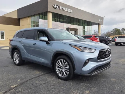 Blue 2024 Toyota Highlander Platinum for sale in Warner Robins, GA