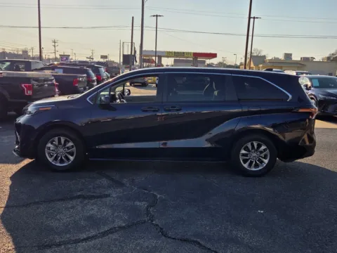 More photos of 2024 Toyota Sienna LE at Hyundai Warner Robins, GA
