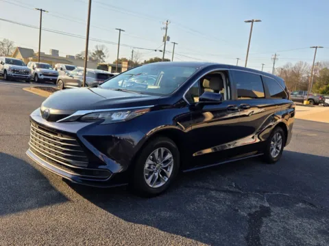 Another view of 2024 Toyota Sienna LE for sale in Warner Robins, GA at Hyundai Warner Robins