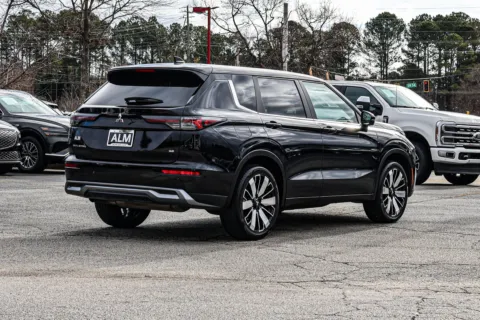 More photos of 2025 Mitsubishi Outlander SE at Hyundai Warner Robins, GA