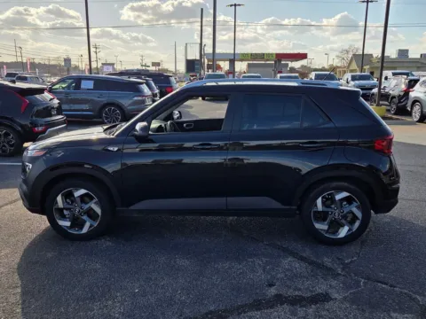 More photos of 2024 Hyundai Venue SEL at Hyundai Warner Robins, GA