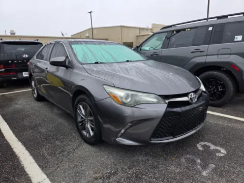 Gray 2016 Toyota Camry XLE for sale in Warner Robins, GA