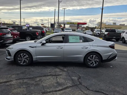 More photos of 2026 Hyundai Sonata Hybrid Blue at Hyundai Warner Robins, GA