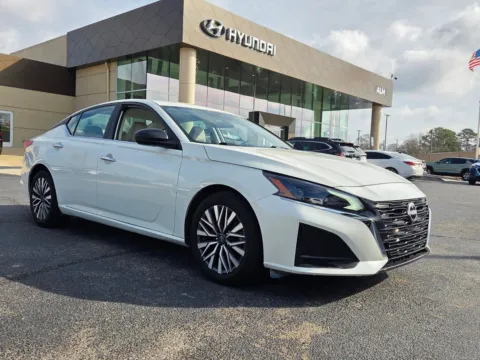 White 2025 Nissan Altima 2.5 SV for sale in Warner Robins, GA
