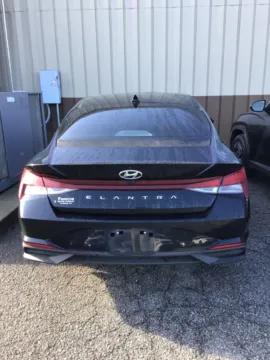 More photos of 2022 Hyundai Elantra SEL at Hyundai Warner Robins, GA