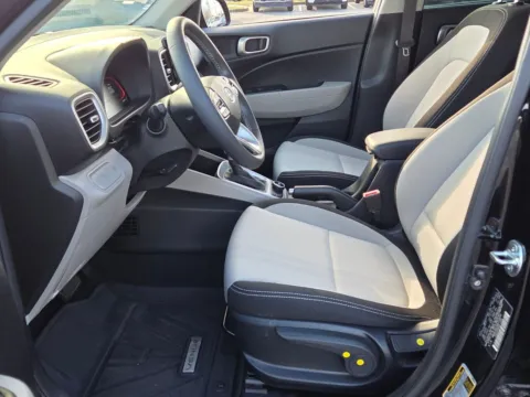 More photos of 2024 Hyundai Venue SEL at Hyundai Warner Robins, GA