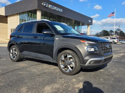 Black 2024 Hyundai Venue SEL for sale in Warner Robins, GA