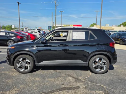 More photos of 2024 Hyundai Venue SEL at Hyundai Warner Robins, GA