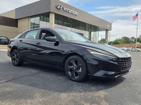 Black 2023 Hyundai Elantra SEL for sale in Warner Robins, GA