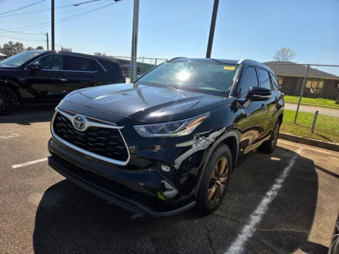 Another view of 2022 Toyota Highlander Hybrid Bronze Edition for sale in Warner Robins, GA at Hyundai Warner Robins