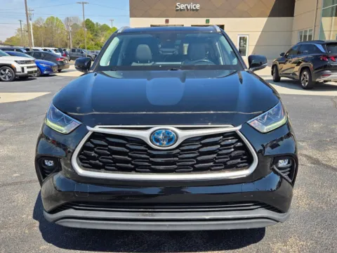 Photos of 2022 Toyota Highlander Hybrid Bronze Edition for sale in Warner Robins, GA at Hyundai Warner Robins