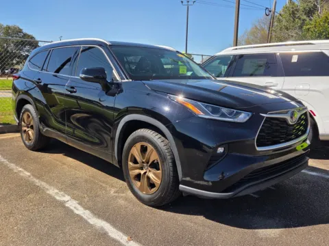 Black 2022 Toyota Highlander Hybrid Bronze Edition for sale in Warner Robins, GA