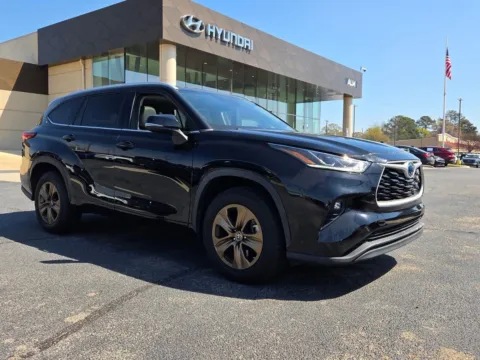 Black 2022 Toyota Highlander Hybrid Bronze Edition for sale in Warner Robins, GA