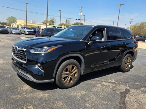 Another view of 2022 Toyota Highlander Hybrid Bronze Edition for sale in Warner Robins, GA at Hyundai Warner Robins