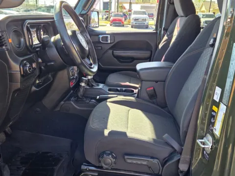 More photos of 2024 Jeep Gladiator Mojave at Hyundai Warner Robins, GA