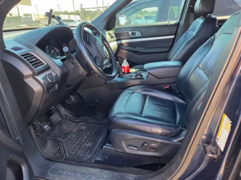 More photos of 2016 Ford Explorer XLT at Hyundai Warner Robins, GA