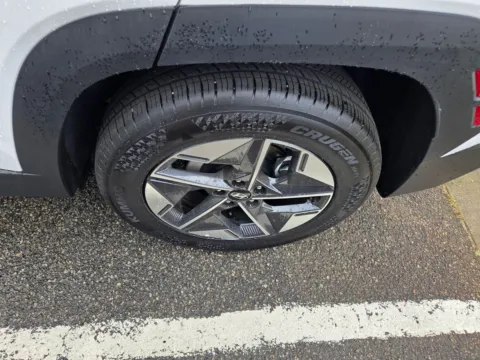 More photos of 2025 Hyundai Tucson SEL at Hyundai Warner Robins, GA