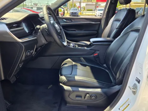 More photos of 2024 Jeep Grand Cherokee Limited at Hyundai Warner Robins, GA