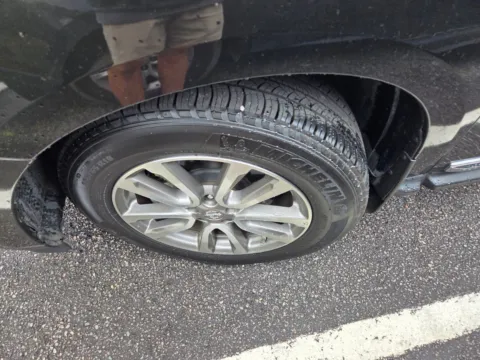 More photos of 2016 Nissan Pathfinder SL at Hyundai Warner Robins, GA