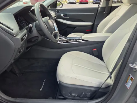 More photos of 2023 Hyundai Sonata SEL at Hyundai Warner Robins, GA