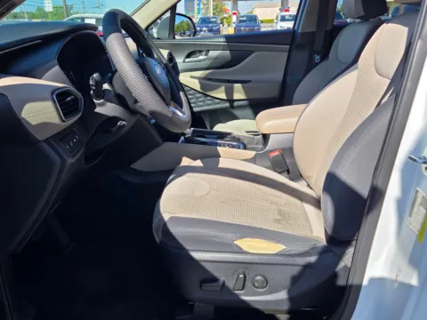 More photos of 2020 Hyundai Santa Fe SEL at Hyundai Warner Robins, GA
