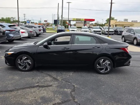 More photos of 2025 Hyundai Elantra SEL Convenience at Hyundai Warner Robins, GA