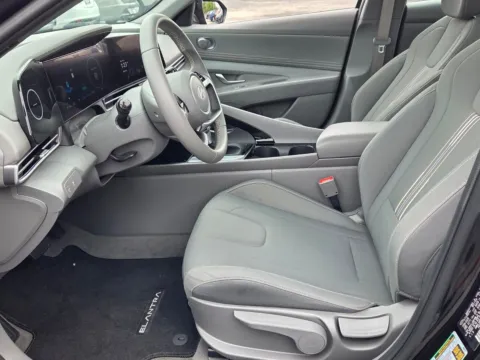 More photos of 2025 Hyundai Elantra SEL Convenience at Hyundai Warner Robins, GA