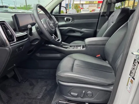 More photos of 2025 Kia Sorento S at Hyundai Warner Robins, GA