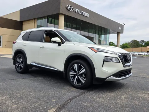 White 2023 Nissan Rogue Platinum for sale in Warner Robins, GA