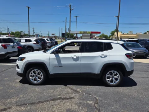 More photos of 2025 Jeep Compass Latitude at Hyundai Warner Robins, GA