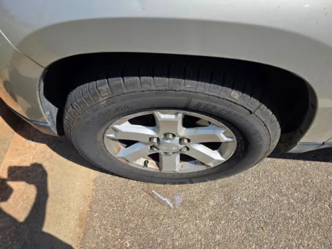 More photos of 2015 GMC Acadia SLE-2 at Hyundai Warner Robins, GA