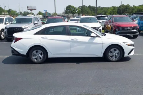 More photos of 2026 Hyundai Elantra SE at Hyundai Warner Robins, GA