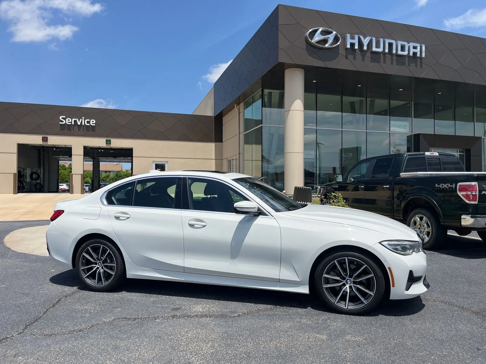2020 BMW 3 Series 330i Sedan's photo