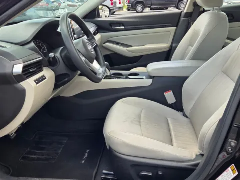 More photos of 2025 Nissan Altima 2.5 SV at Hyundai Warner Robins, GA