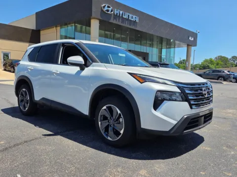 White 2025 Nissan Rogue SV for sale in Warner Robins, GA