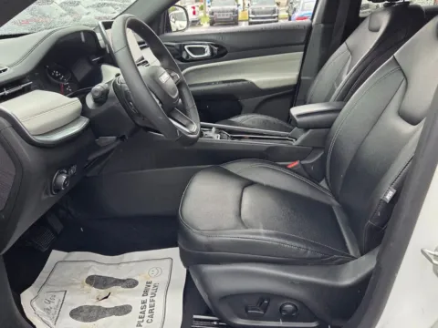 More photos of 2025 Jeep Compass Limited at Hyundai Warner Robins, GA