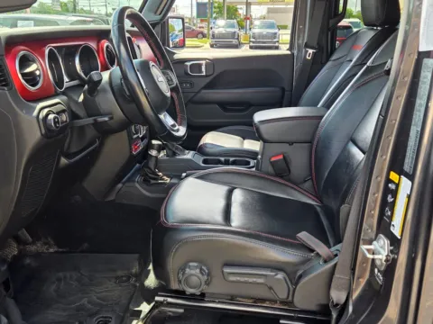 More photos of 2021 Jeep Gladiator Rubicon at Hyundai Warner Robins, GA